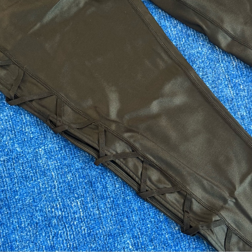 VS Knockout Tight / Legging • Size Small - Picture 2 of 5